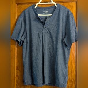 UNTUCKit Men's Blue Henley Shirt